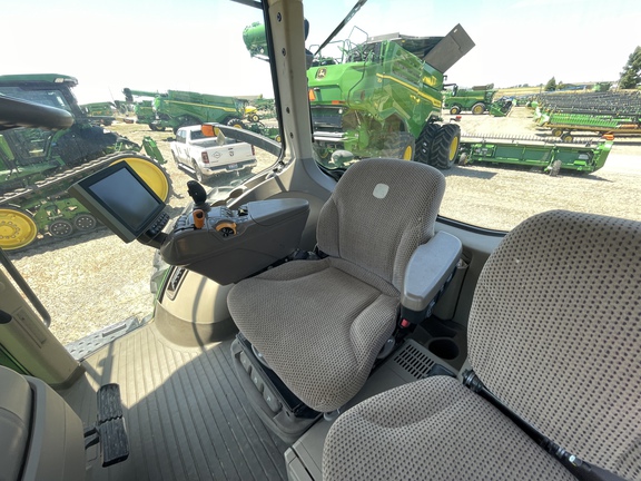 2015 John Deere 7210R Tractor