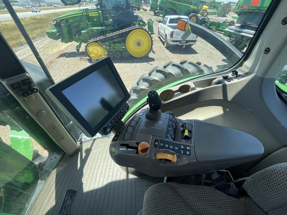 2015 John Deere 7210R Tractor