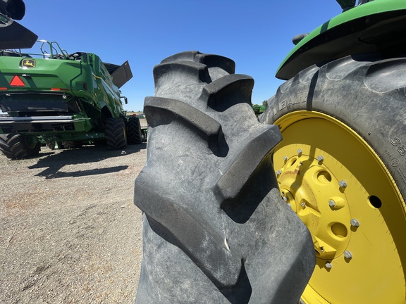 2015 John Deere 7210R Tractor