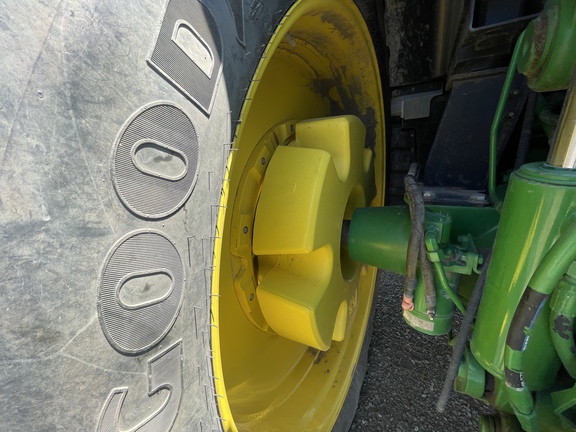 2015 John Deere 7210R Tractor