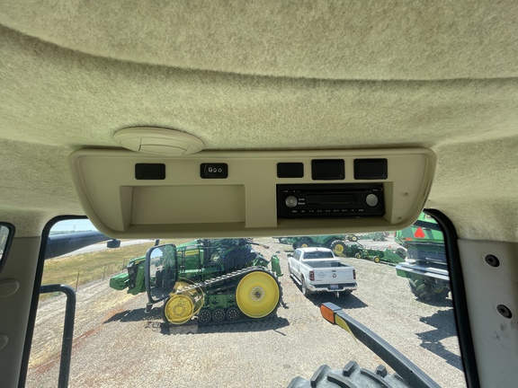 2015 John Deere 7210R Tractor