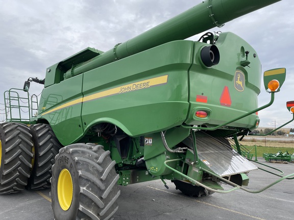 2024 John Deere S780 Combine