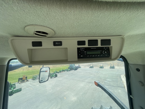 2012 John Deere 7215R Tractor