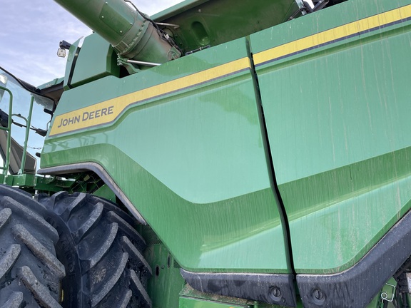 2023 John Deere X9 1100 Combine