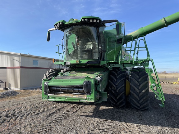 2023 John Deere X9 1100 Combine