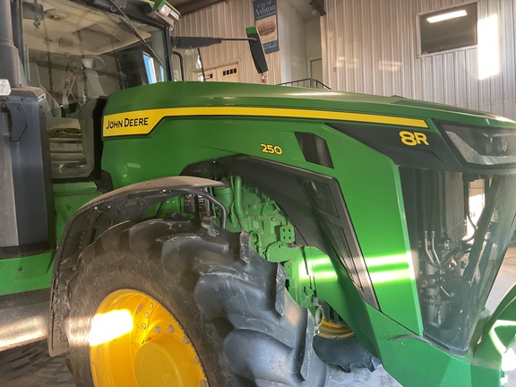 2020 John Deere 8R 250 Tractor