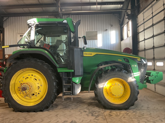 2020 John Deere 8R 250 Tractor