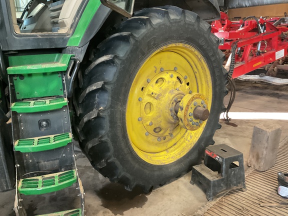 2020 John Deere 8R 250 Tractor