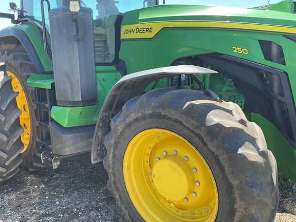2020 John Deere 8R 250 Tractor