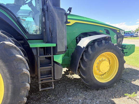 2020 John Deere 8R 250 Tractor