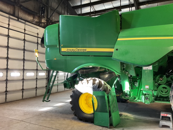 2023 John Deere S780 Combine