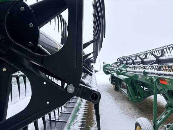 2019 John Deere 735D Header Combine