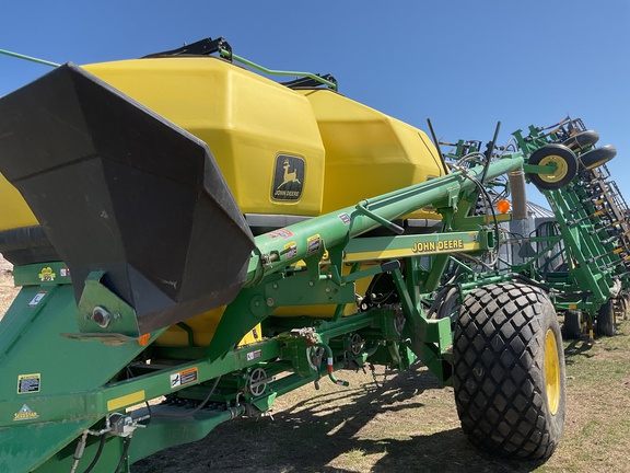 2001 John Deere 1900 Air Seeder