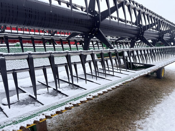 2019 John Deere 735D Header Combine