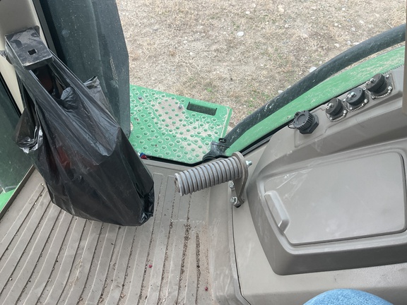 2022 John Deere 8R 250 Tractor