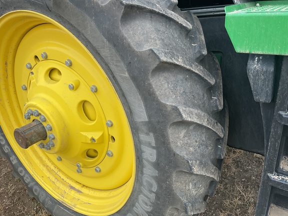 2022 John Deere 8R 250 Tractor