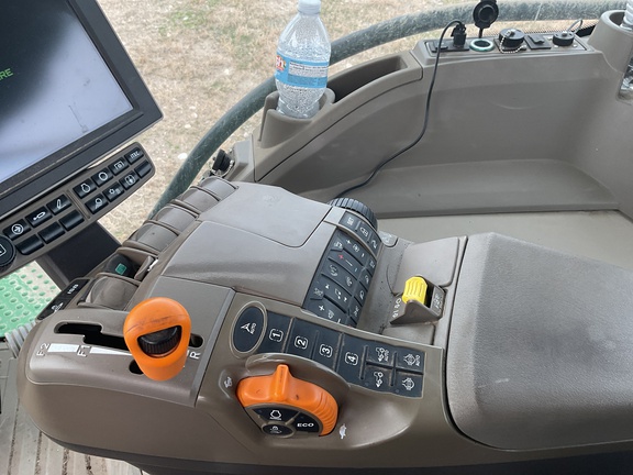 2022 John Deere 8R 250 Tractor