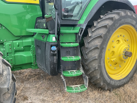 2022 John Deere 8R 250 Tractor