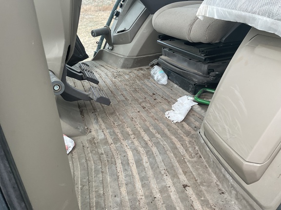 2022 John Deere 8R 250 Tractor