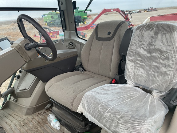 2022 John Deere 8R 250 Tractor