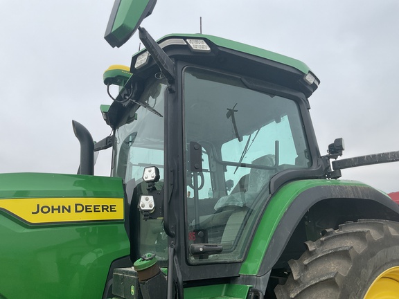2022 John Deere 8R 250 Tractor