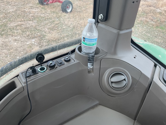 2022 John Deere 8R 250 Tractor