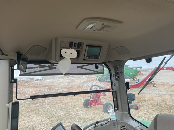 2022 John Deere 8R 250 Tractor