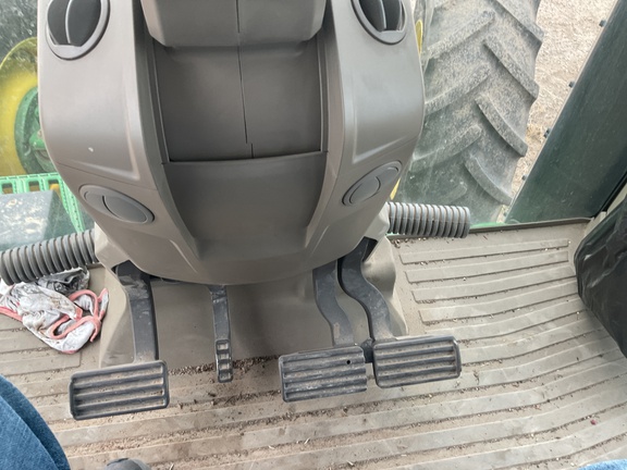 2022 John Deere 8R 250 Tractor