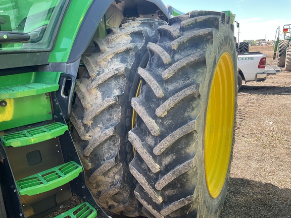 2022 John Deere 8R 250 Tractor