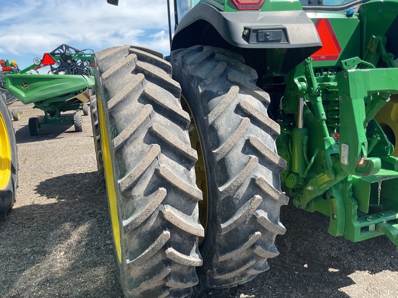2022 John Deere 8R 250 Tractor
