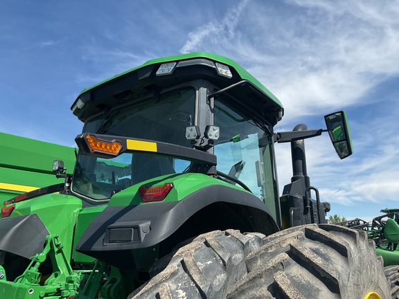 2022 John Deere 8R 250 Tractor
