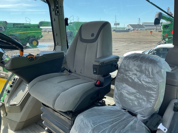 2022 John Deere 8R 250 Tractor
