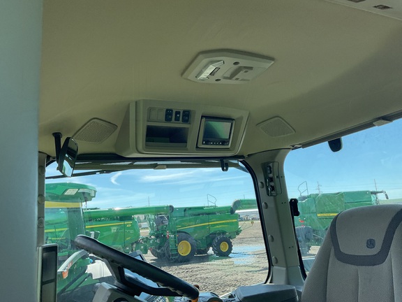 2022 John Deere 8R 250 Tractor