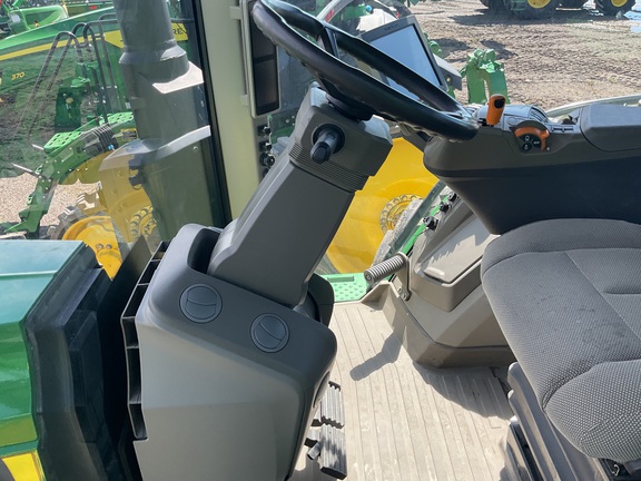 2022 John Deere 8R 250 Tractor
