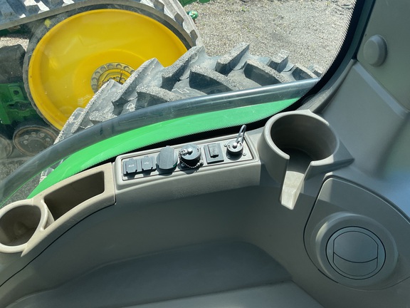 2022 John Deere 8R 250 Tractor