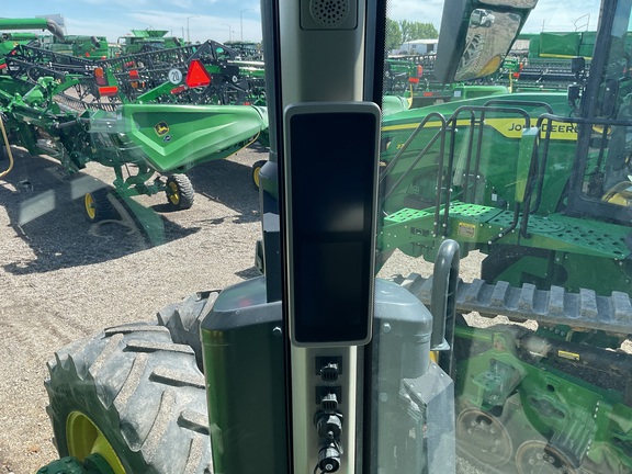 2022 John Deere 8R 250 Tractor