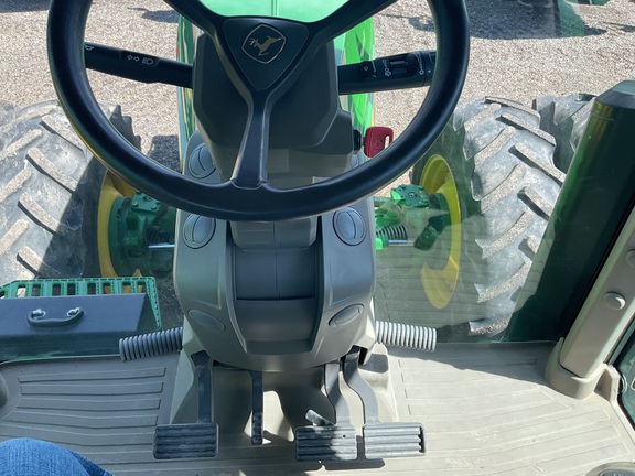 2022 John Deere 8R 250 Tractor