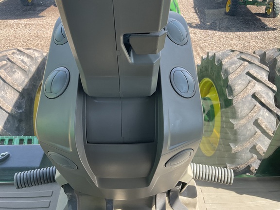 2022 John Deere 8R 250 Tractor