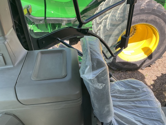2022 John Deere 8R 250 Tractor