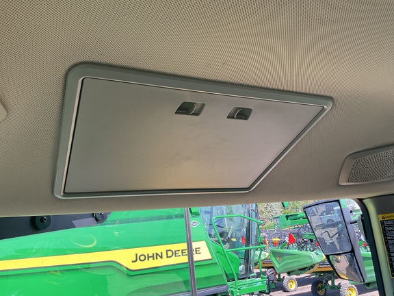 2022 John Deere 8R 250 Tractor