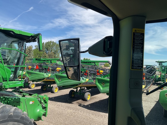 2022 John Deere 8R 250 Tractor