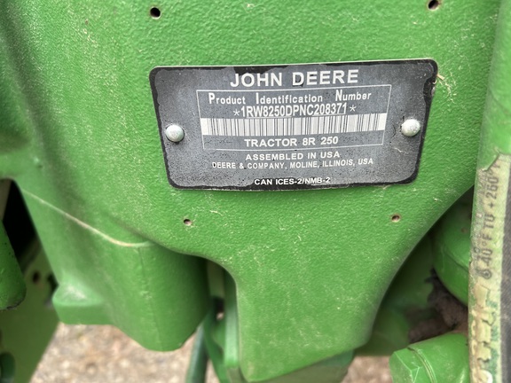 2022 John Deere 8R 250 Tractor