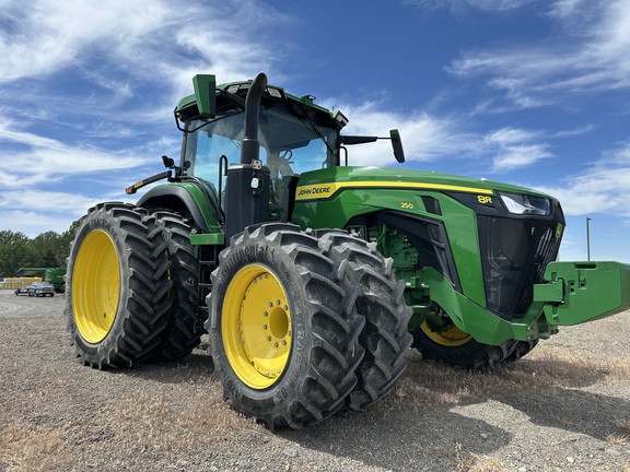 2022 John Deere 8R 250 Tractor