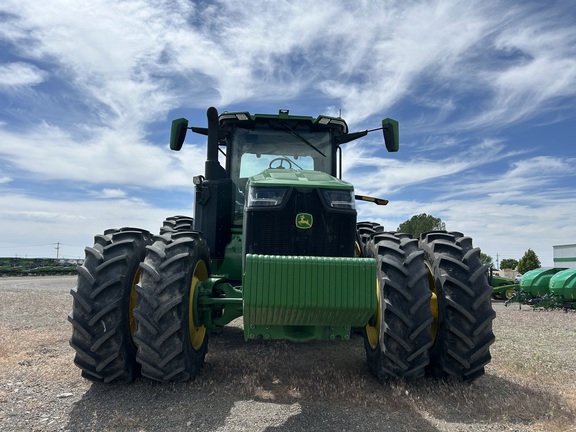 2022 John Deere 8R 250 Tractor