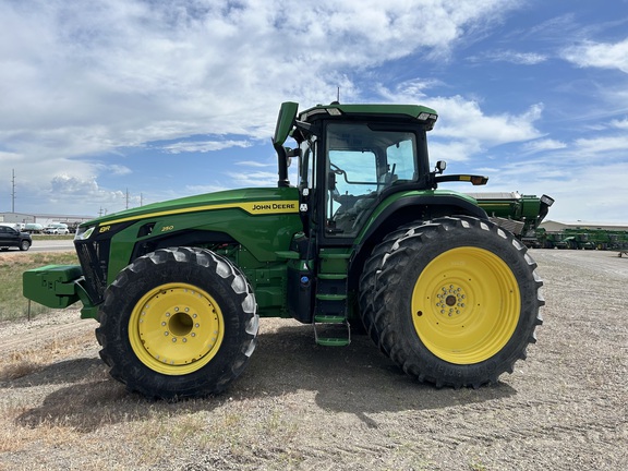 2022 John Deere 8R 250 Tractor