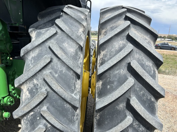 2022 John Deere 8R 250 Tractor