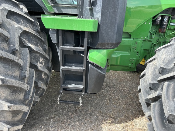 2022 John Deere 8R 250 Tractor