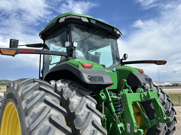 2022 John Deere 8R 250 Tractor