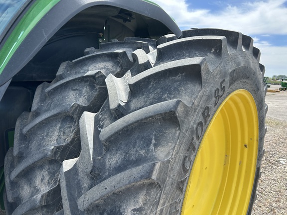 2022 John Deere 8R 250 Tractor