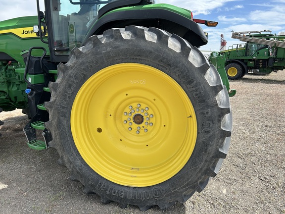 2022 John Deere 8R 250 Tractor
